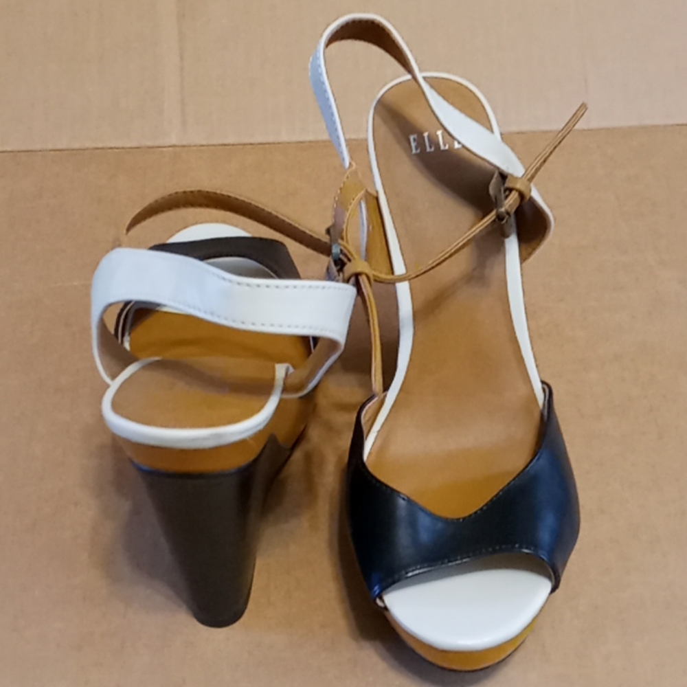Elle Wedges - Picture 2 of 5